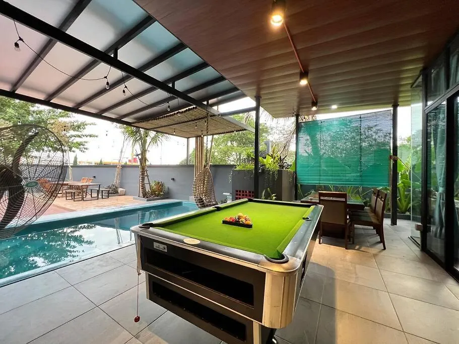 The Riimbun . Private Pool . Bbq . Karaoke Βίλα Τζόχορ Μπάχρου Μαλαισία