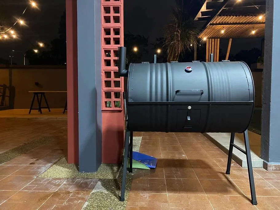 The Riimbun . Private Pool . Bbq . Karaoke Βίλα Τζόχορ Μπάχρου